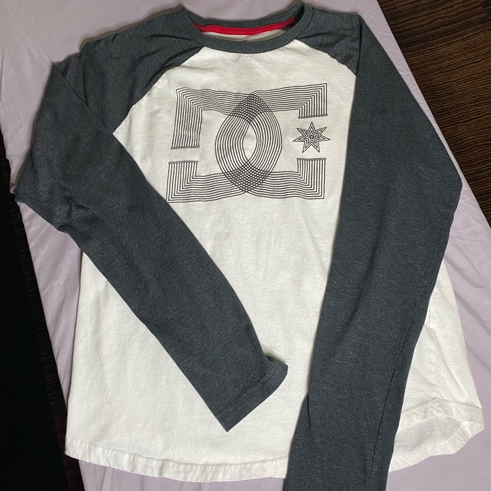 Men’s Mid sleeve DC Shirts SIZE MEDIUM.